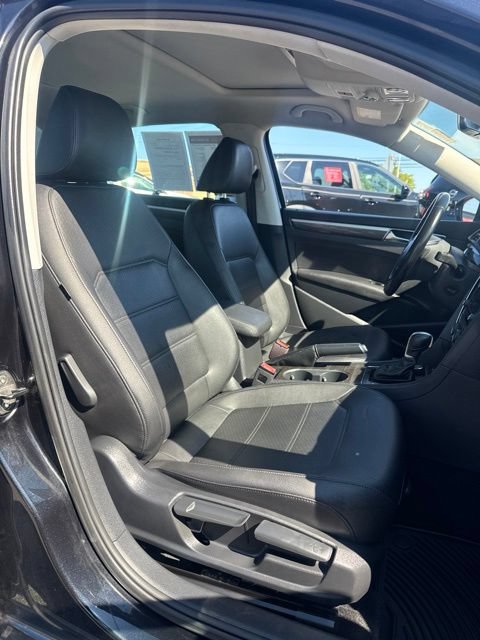Used 2017 Volkswagen Passat 1.8T SE FWD image 13