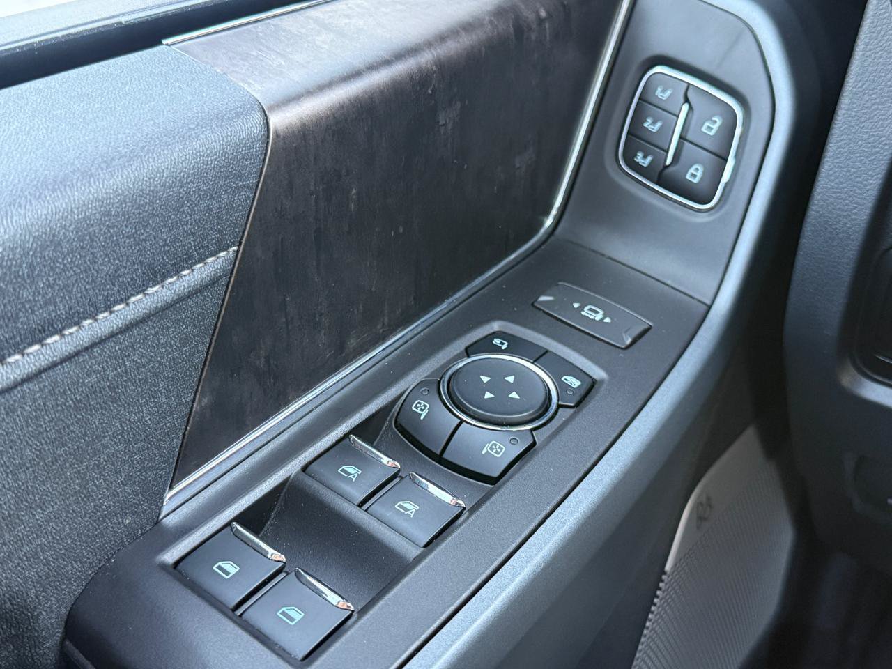 Used 2023 Ford F250 Lariat w/ Tremor Off-Road Package AWD/4WD image 21