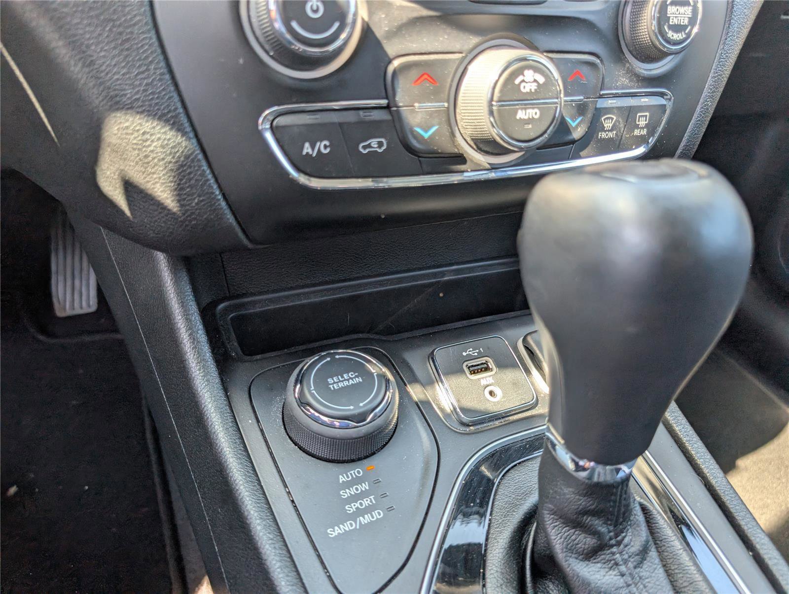 Used 2021 Jeep Cherokee Limited AWD/4WD image 23