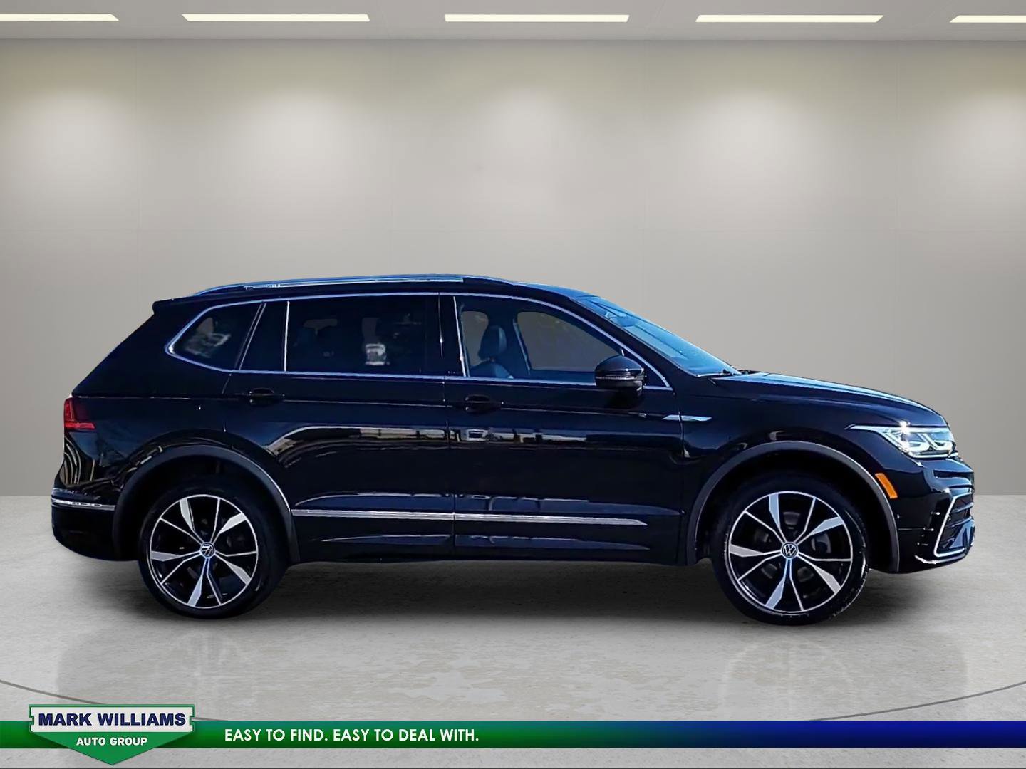 Used 2024 Volkswagen Tiguan SEL R-Line image 2