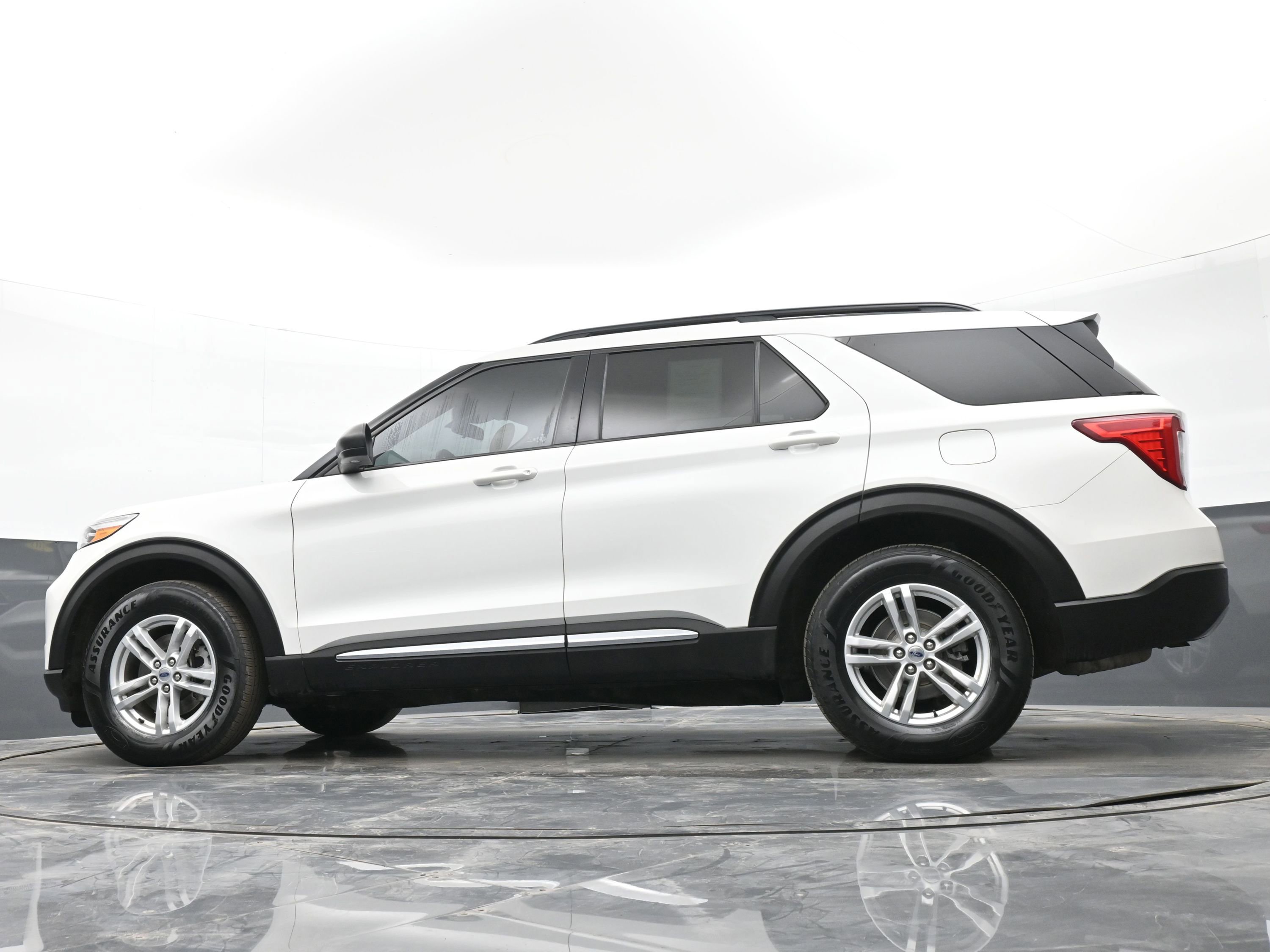 Used 2020 Ford Explorer XLT w/ Equipment Group 202A image 42