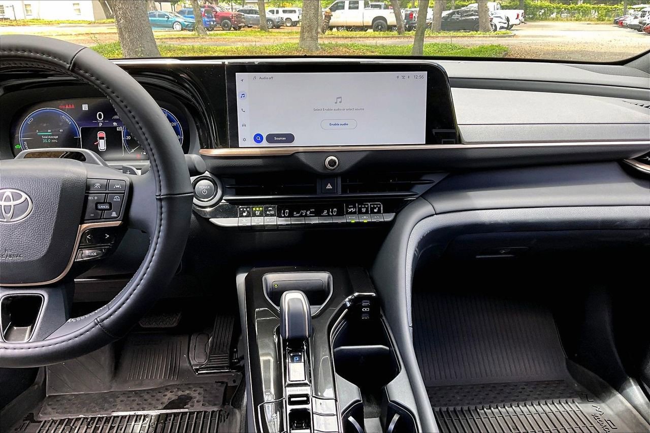 Used 2025 Toyota Crown Signia w/ Advanced Technology Package image 9