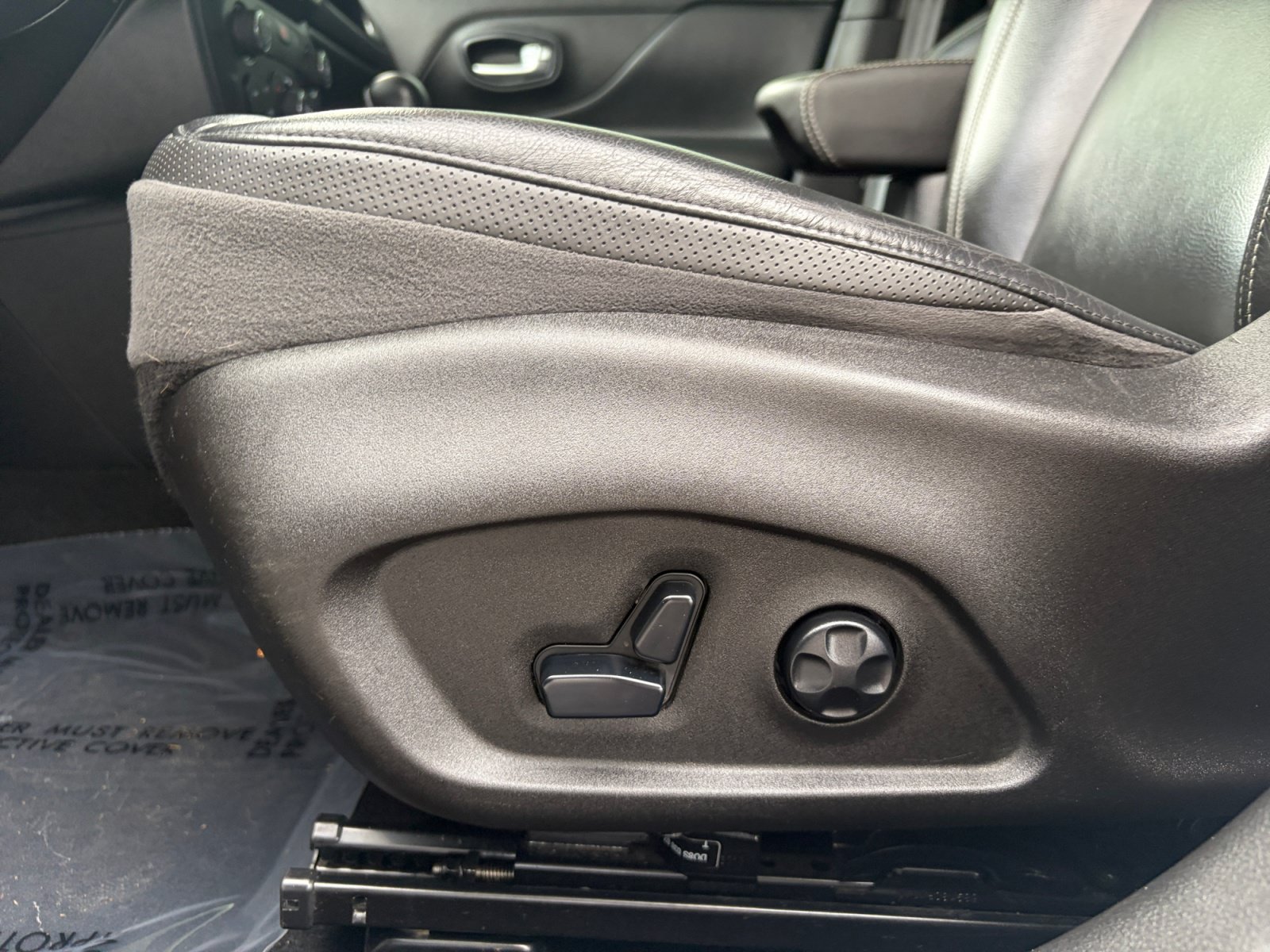 Used 2019 Jeep Renegade Limited AWD/4WD image 15