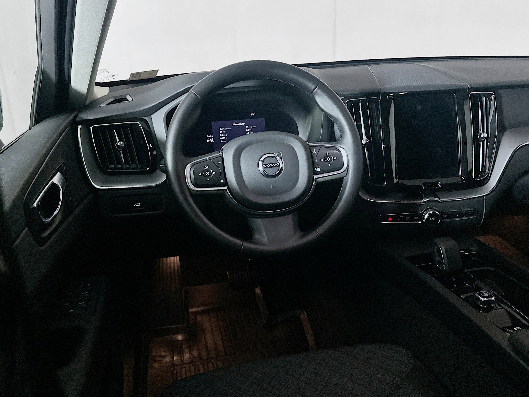 Used 2024 Volvo XC60 B5 Core AWD/4WD image 17