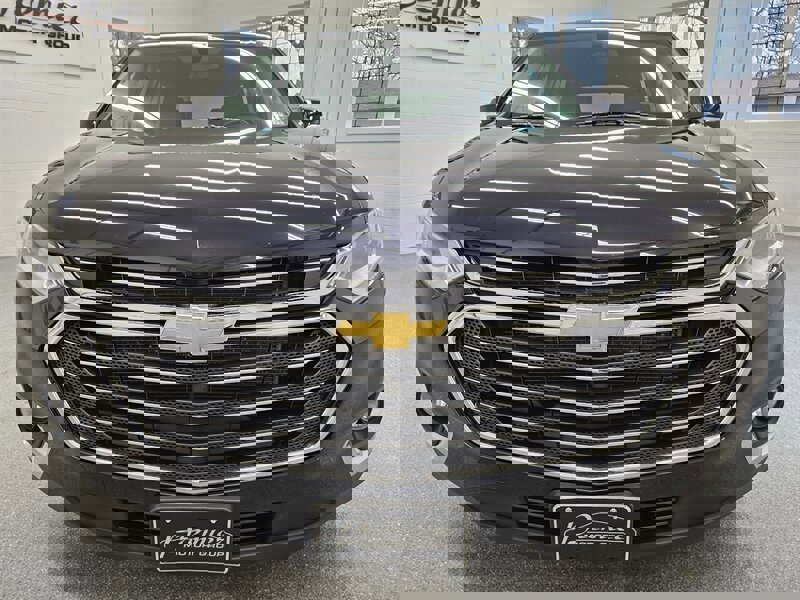 Used 2020 Chevrolet Traverse LT image 2