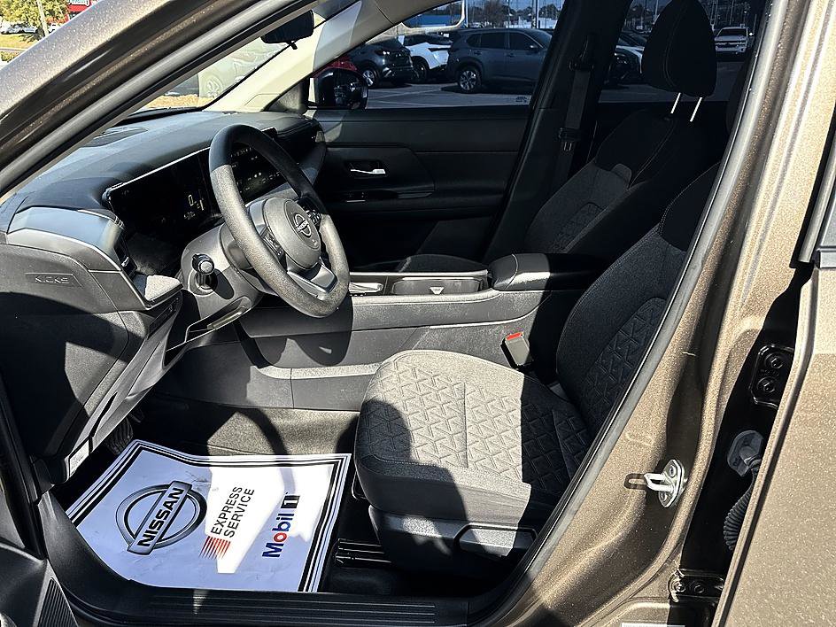 Certified 2025 Nissan Kicks SV image 11