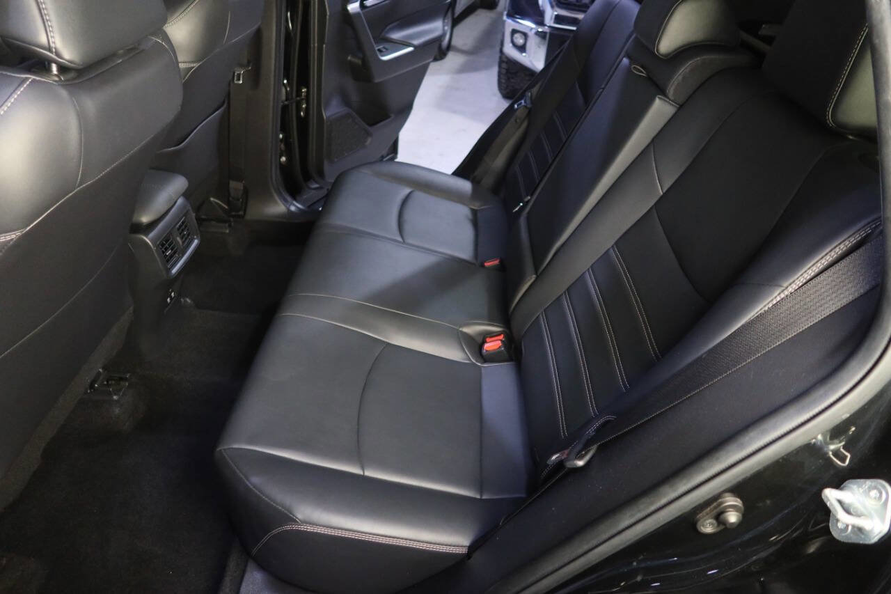 Used 2020 Toyota RAV4 XLE Premium image 17