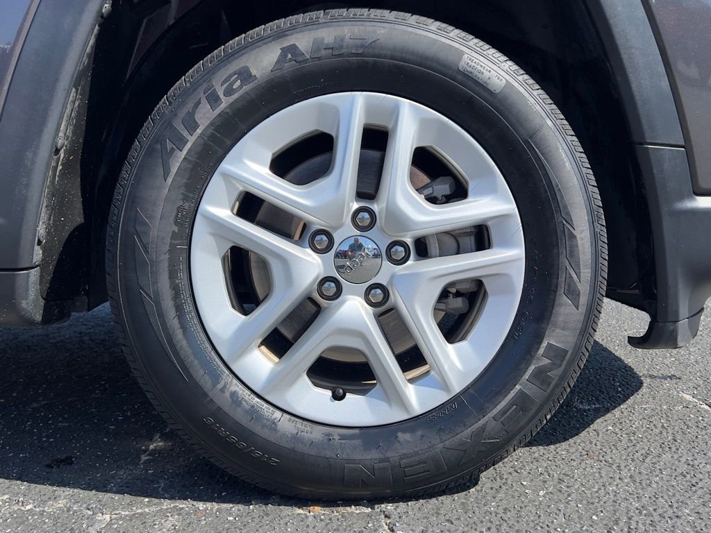 Used 2017 Jeep Compass Sport w/ Tech Group image 11