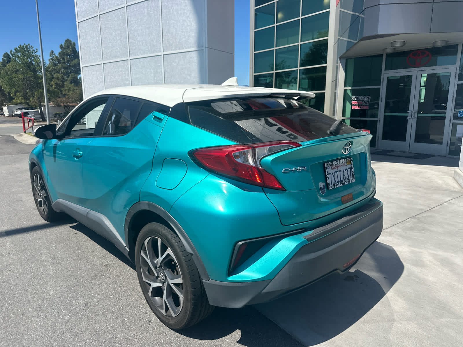 Used 2018 Toyota C-HR XLE FWD image 14
