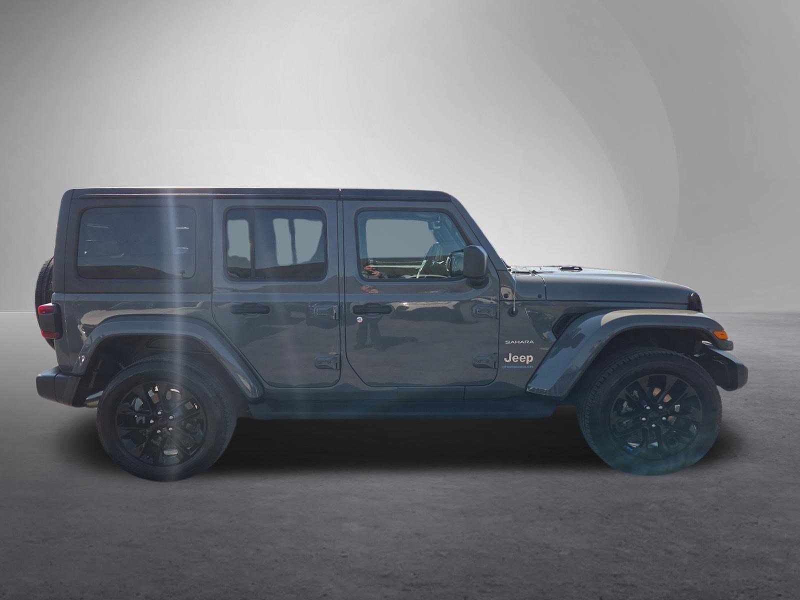 Used 2023 Jeep Wrangler Sahara w/ Dual Top Group video 2