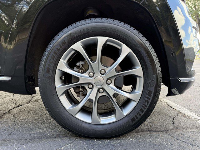 Used 2019 Jeep Grand Cherokee Summit w/ Platinum Series Group AWD/4WD image 31