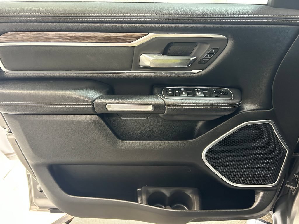 Used 2019 RAM 1500 Laramie AWD/4WD image 4