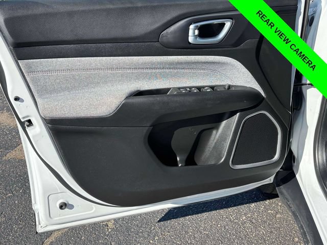 Used 2023 Jeep Compass Latitude AWD/4WD image 9