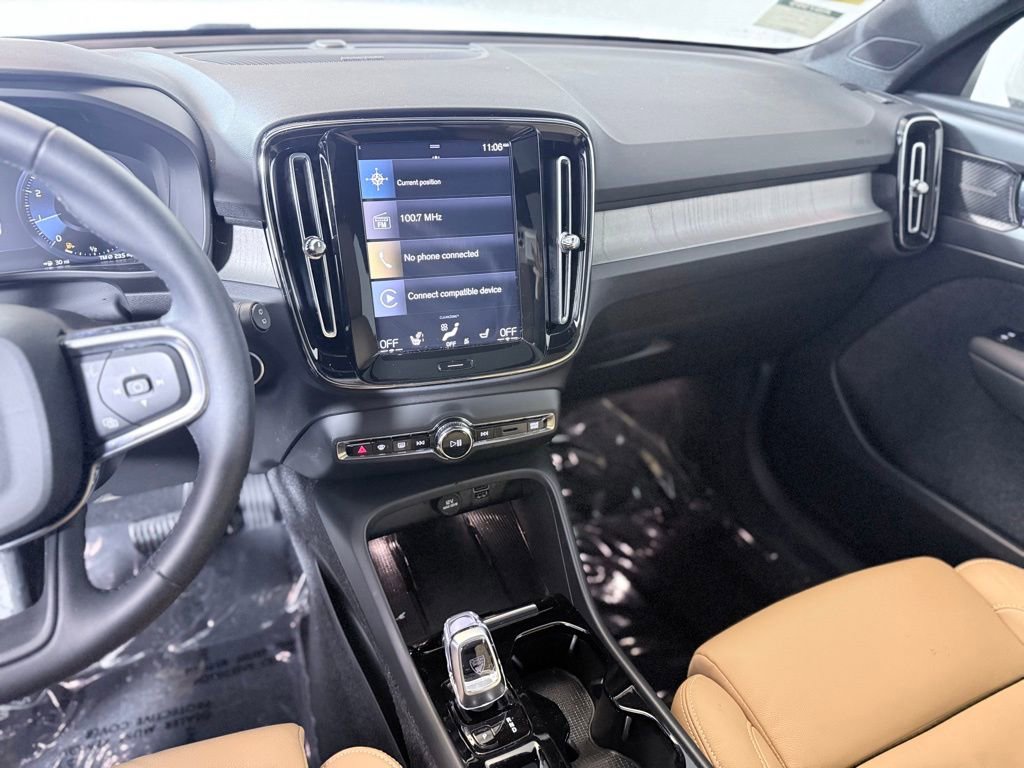 Used 2022 Volvo XC40 T5 Inscription w/ Climate Package image 15