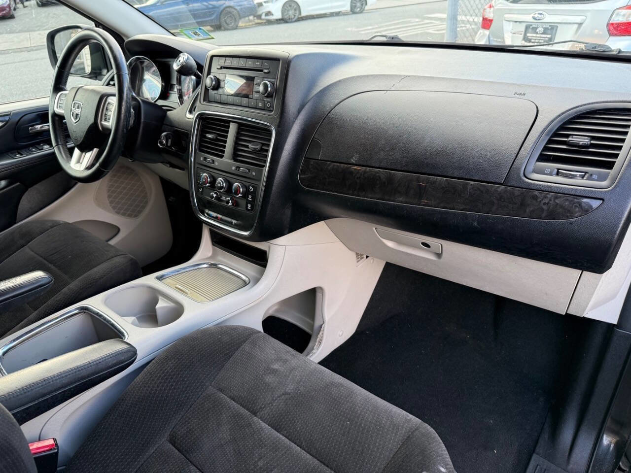 Used 2013 Dodge Grand Caravan SXT w/ UConnect Hands-Free Group image 16