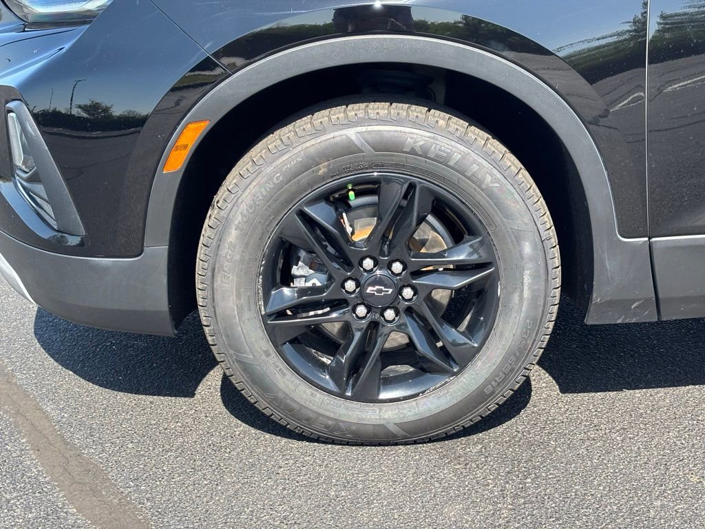 Used 2021 Chevrolet Blazer LT w/ Sound & Technology Package FWD image 11