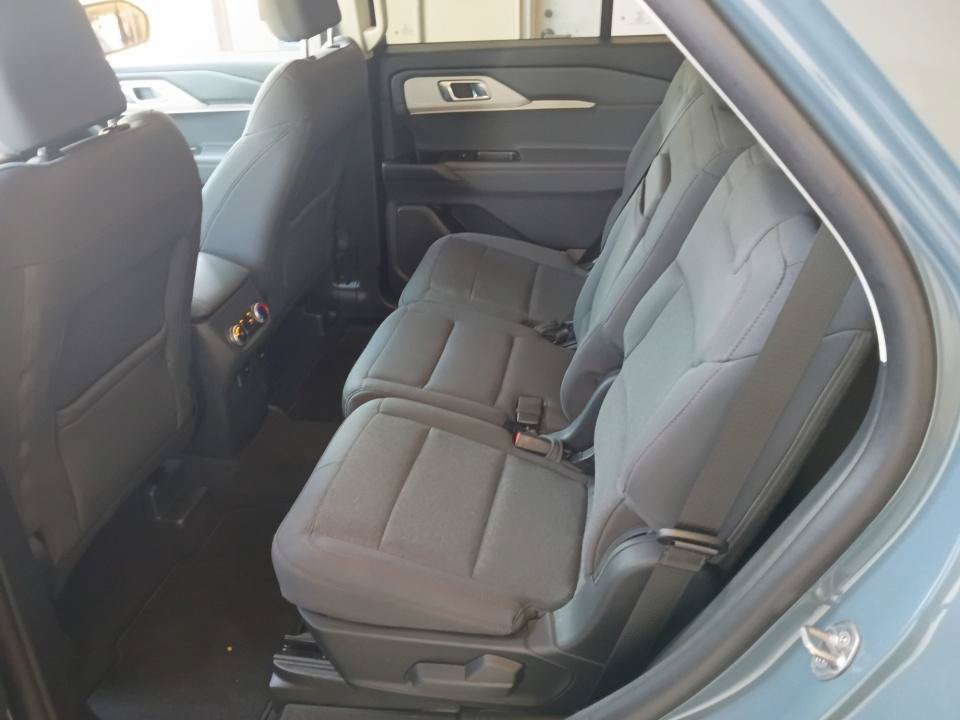 Used 2025 Ford Explorer Active RWD image 33