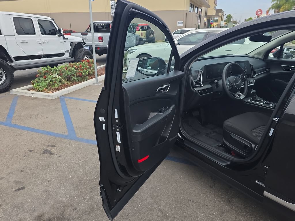 Used 2025 Kia Sportage LX FWD image 10