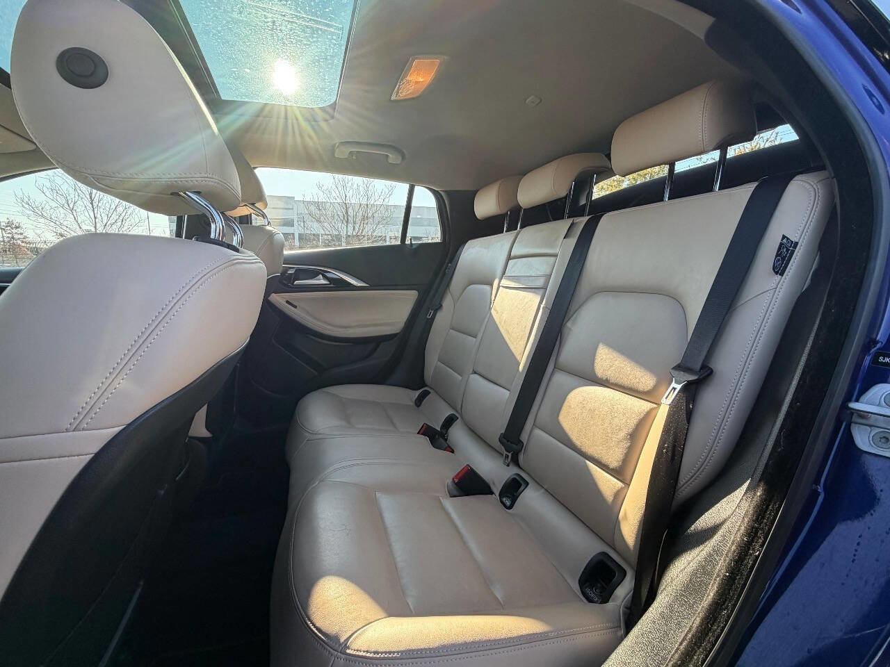 Used 2017 INFINITI QX30 Premium w/ Navigation Package image 13