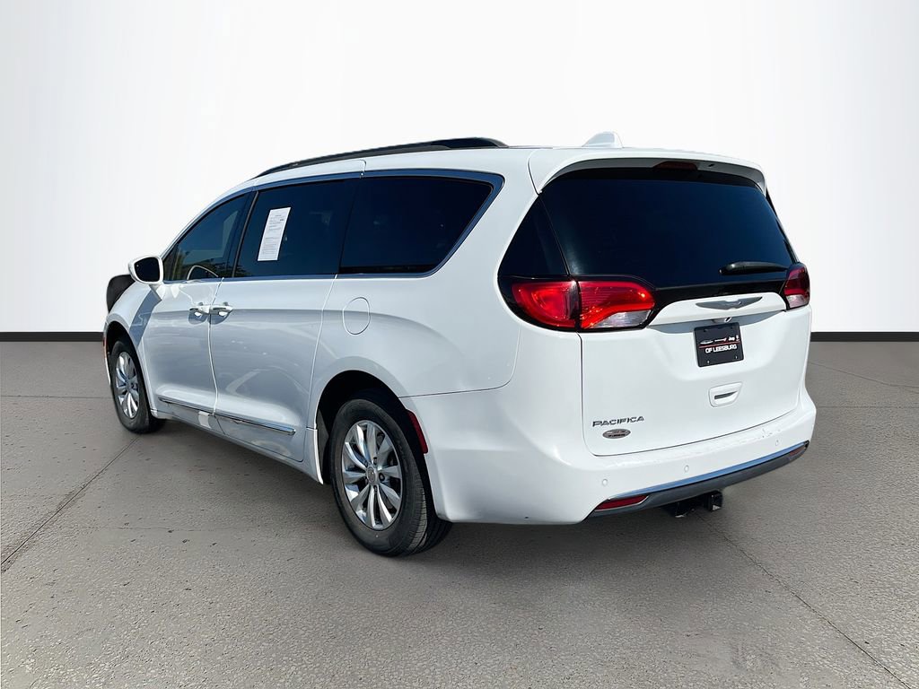 Used 2017 Chrysler Pacifica Touring-L image 5