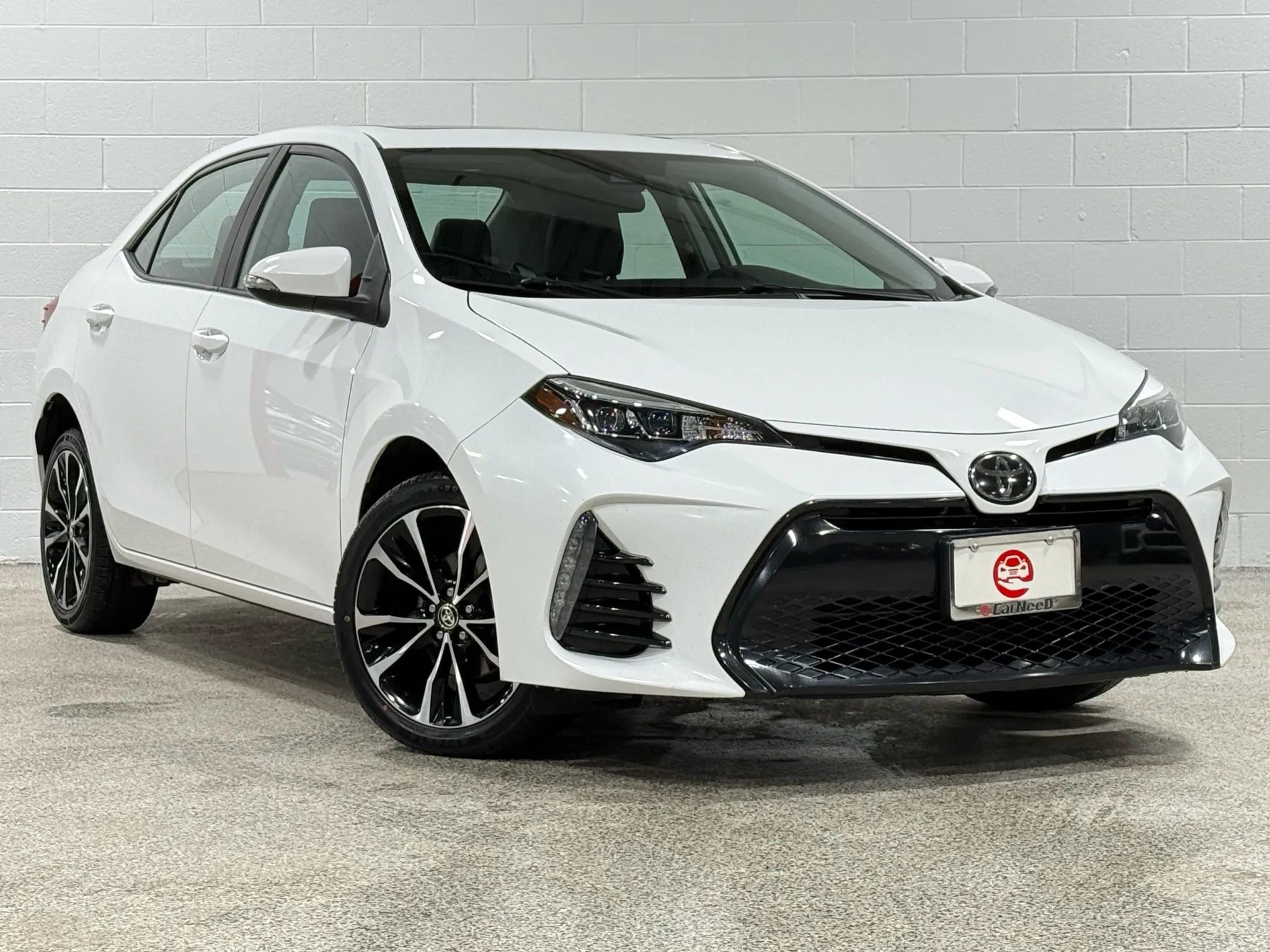 Used 2017 Toyota Corolla SE w/ SE Premium Package image 4