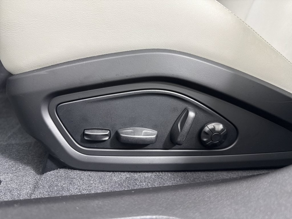 Certified 2023 Porsche Taycan 4S AWD/4WD image 40