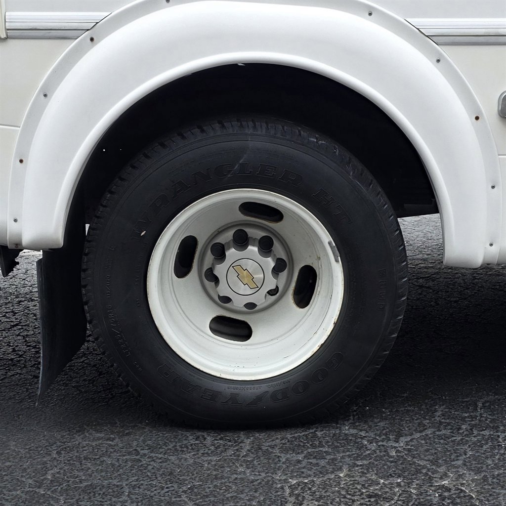 Used 2016 Chevrolet Express 3500 w/ Shuttle Bus Package image 31