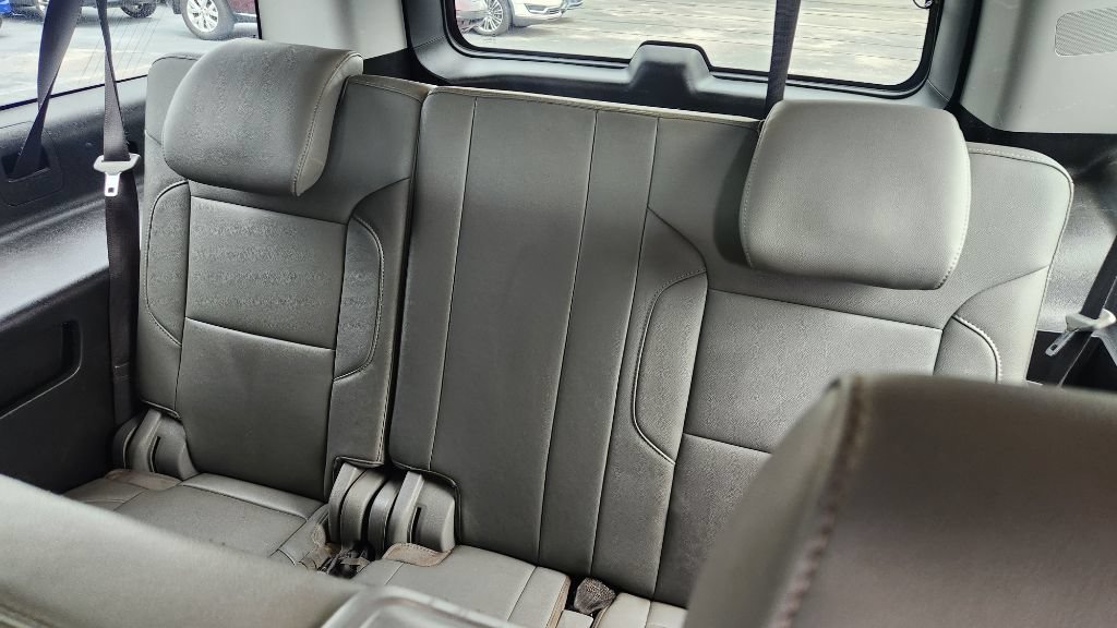Used 2018 Chevrolet Suburban LT RWD image 17