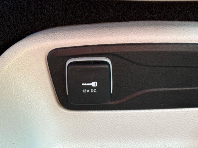 Used 2024 Chrysler Pacifica Touring-L FWD image 25