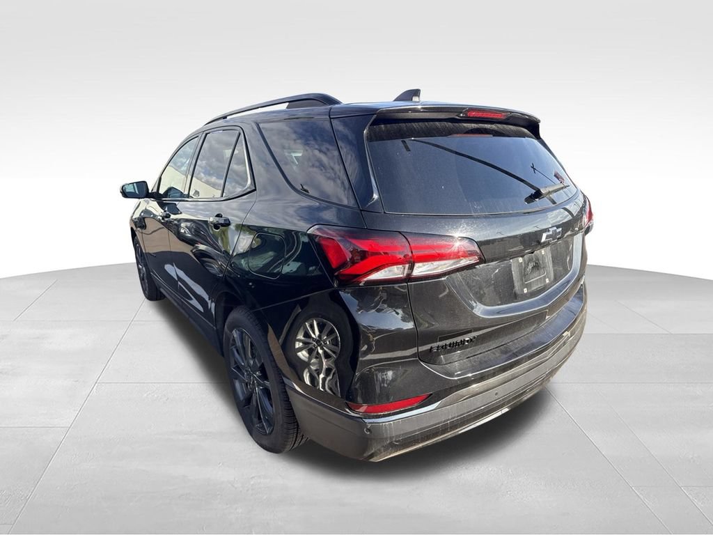 Used 2022 Chevrolet Equinox RS w/ Infotainment Package FWD image 4
