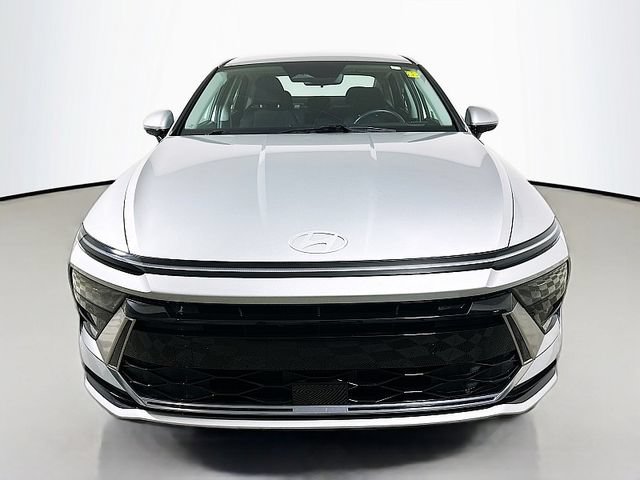 Used 2025 Hyundai Sonata SEL FWD image 2