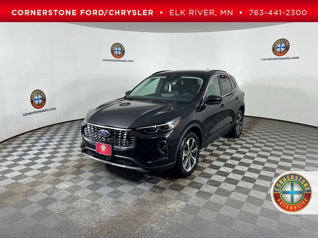 Used 2024 Ford Escape Platinum AWD/4WD image 1