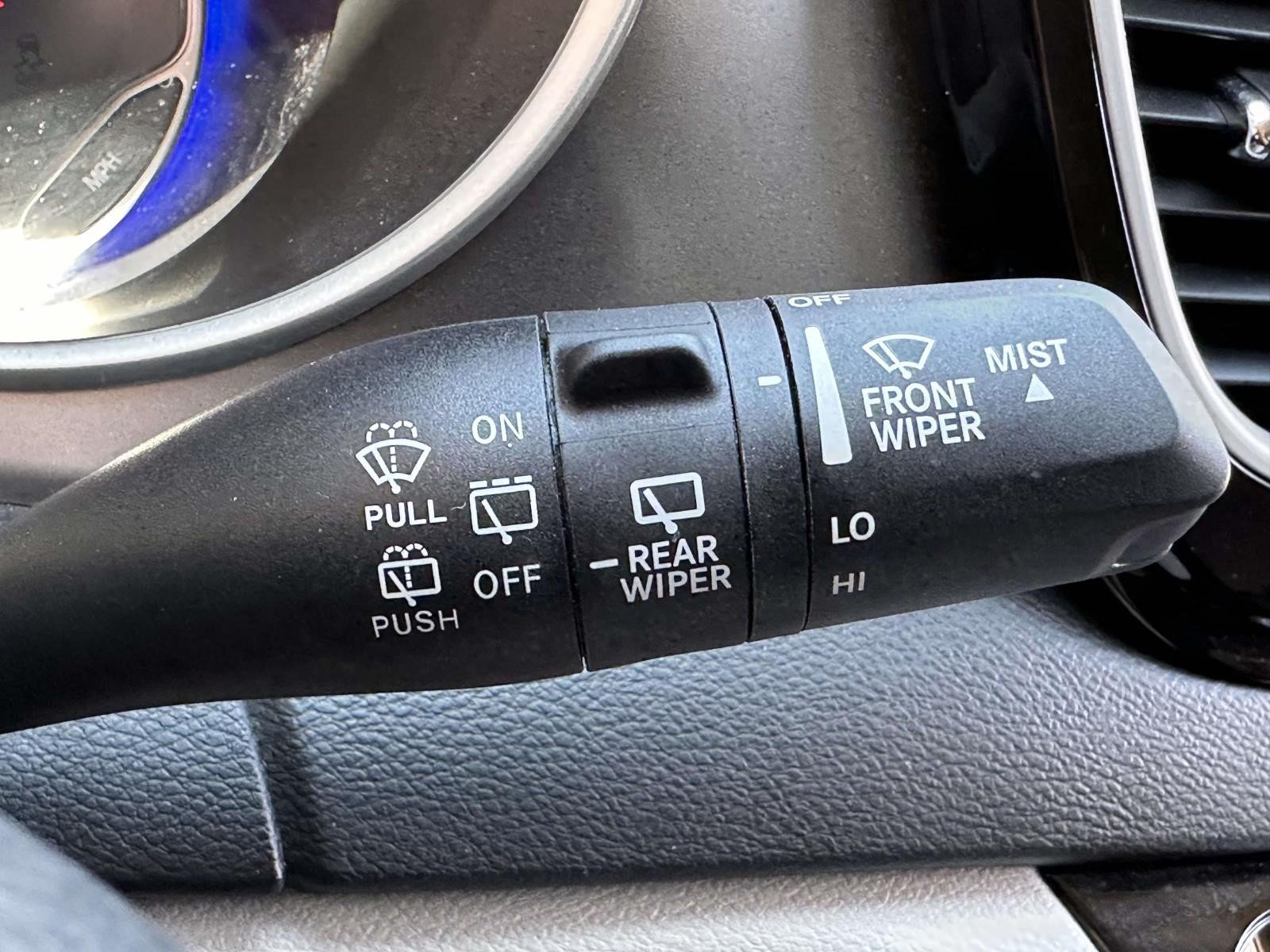Used 2024 Chrysler Pacifica Touring-L FWD image 31