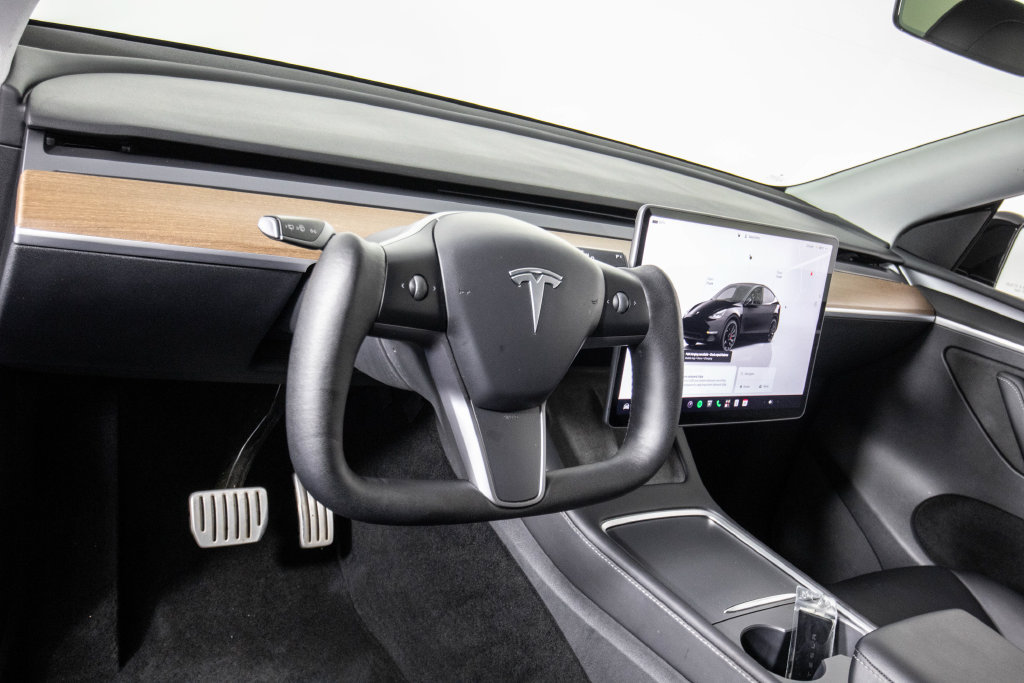 Used 2022 Tesla Model Y Performance AWD/4WD image 17