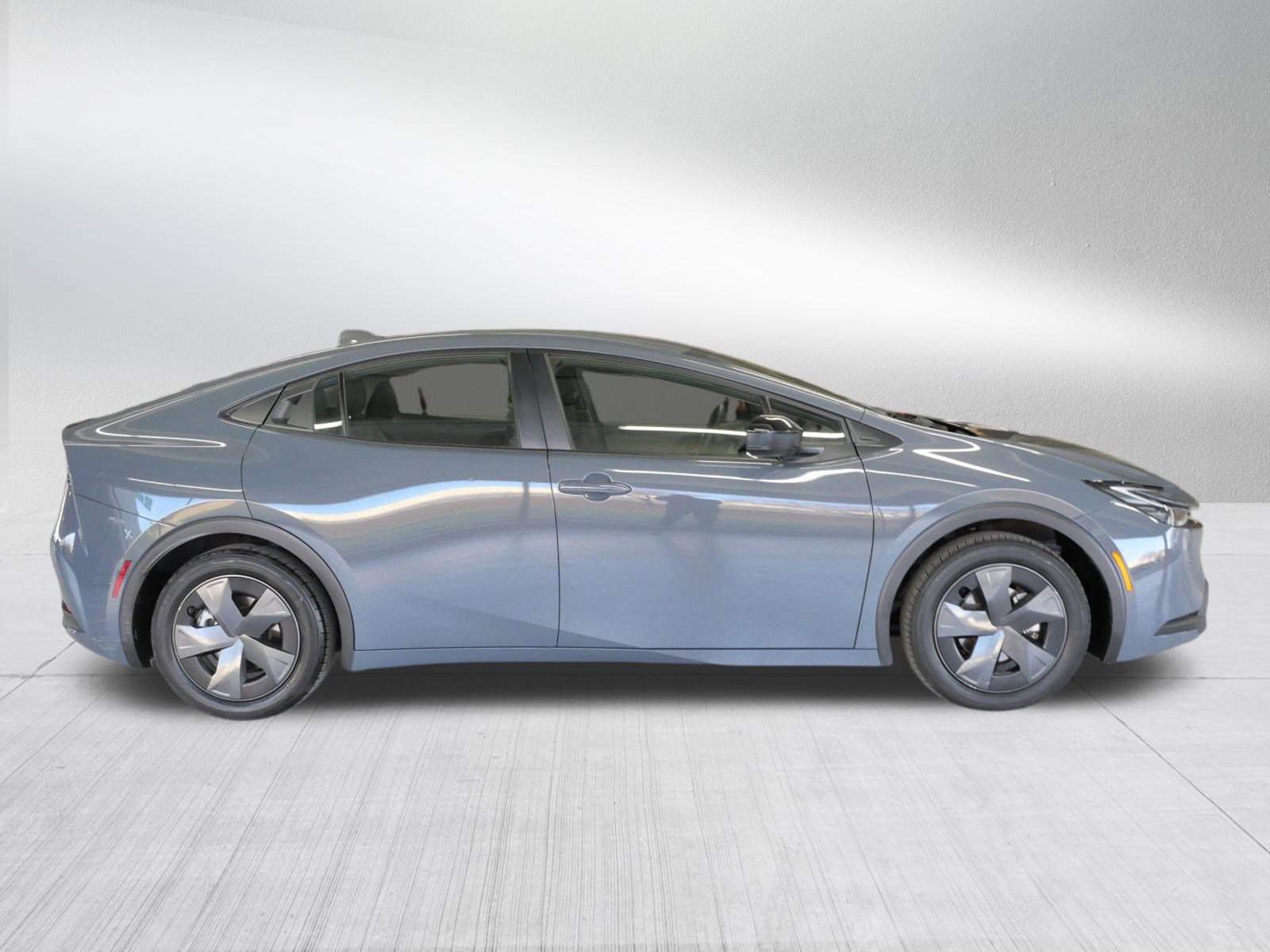 Used 2025 Toyota Prius LE image 9