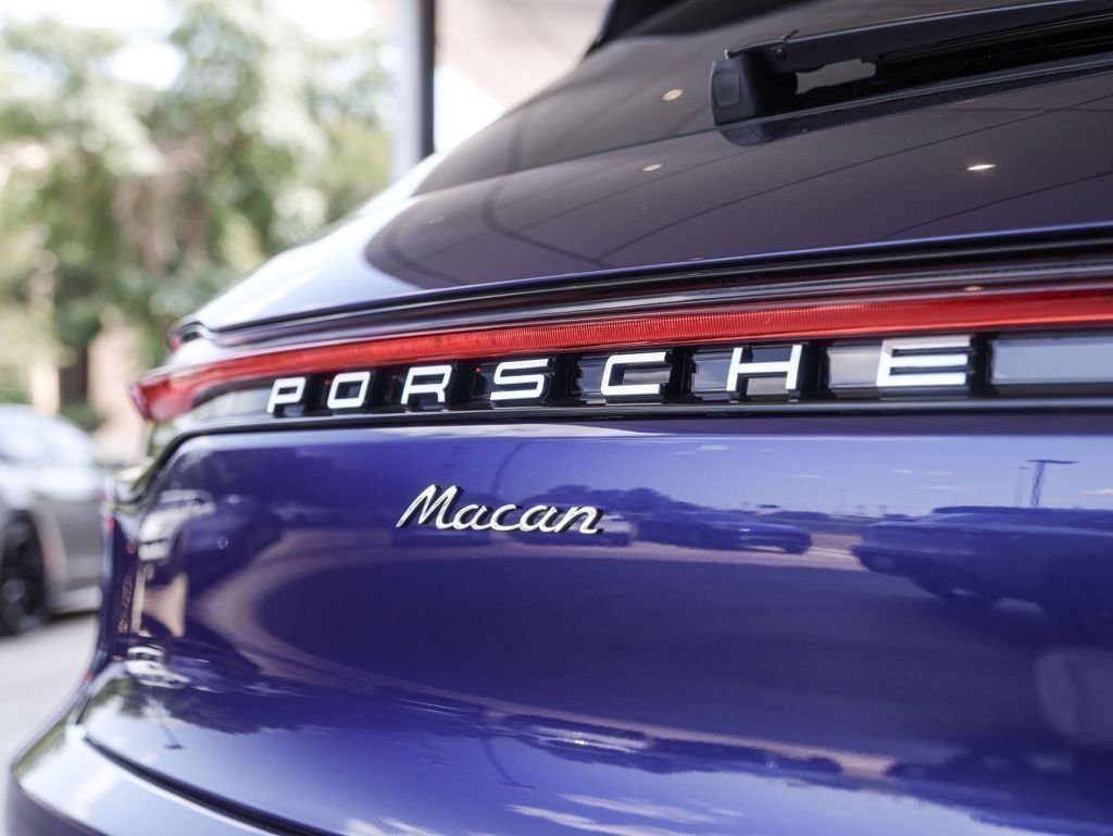 Certified 2026 Porsche Macan AWD/4WD image 13