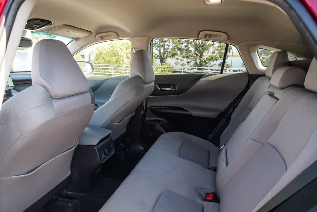 Used 2021 Toyota Venza LE AWD/4WD image 19