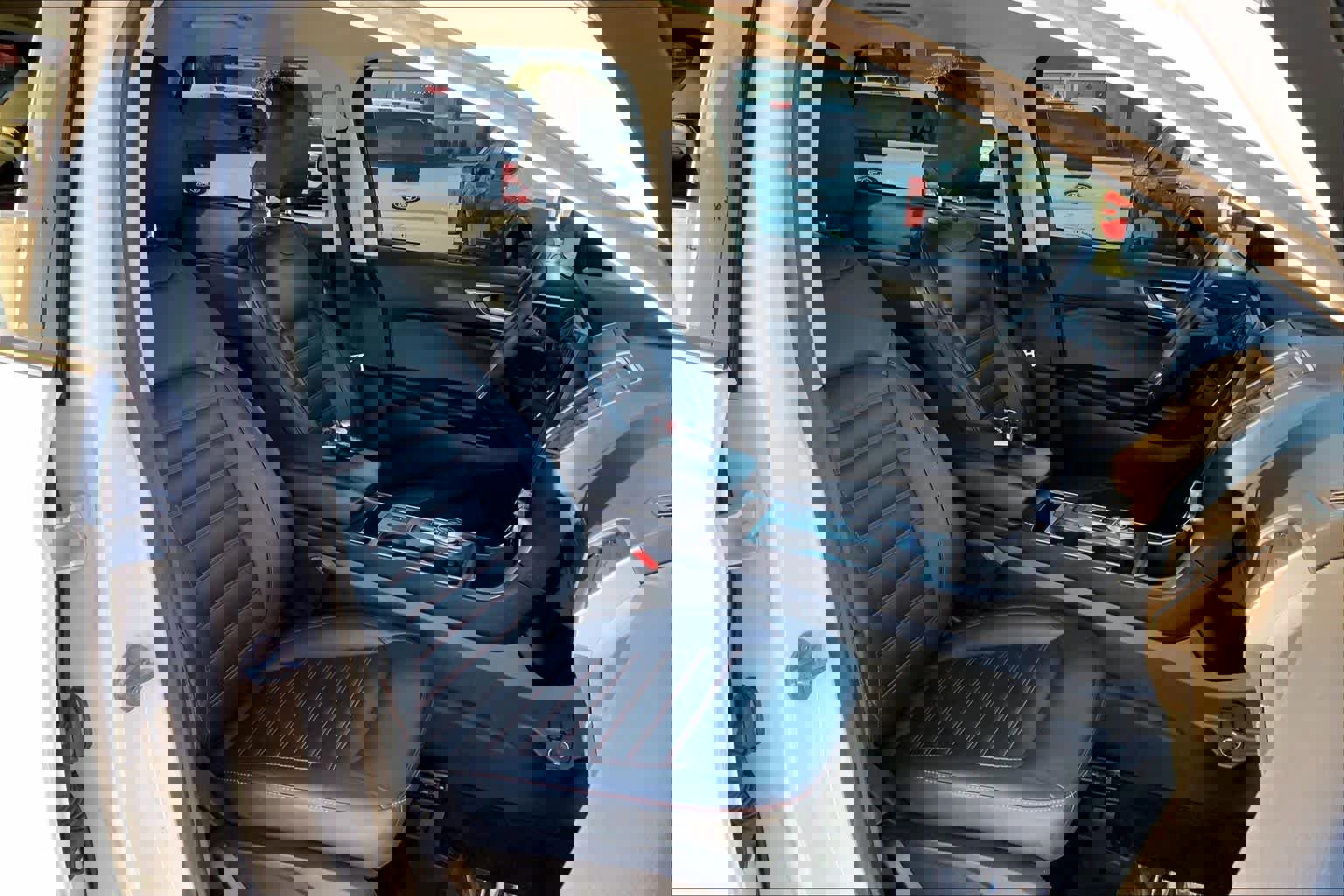 Used 2024 Ford Edge SEL w/ Sport Appearance Package image 9