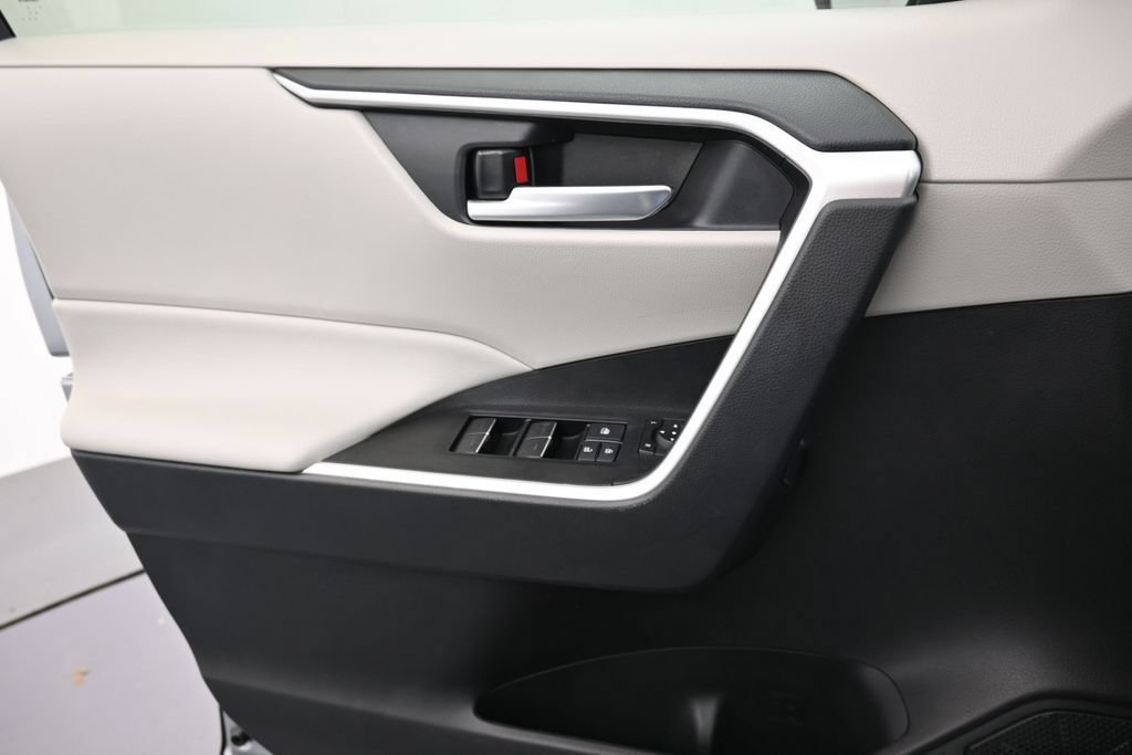 Used 2025 Toyota RAV4 XLE w/ Convenience Package FWD image 14