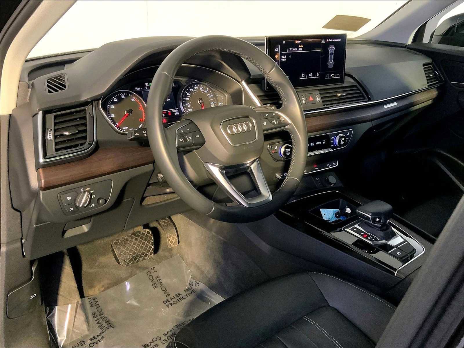 Used 2021 Audi Q5 Premium w/ Convenience Package image 4