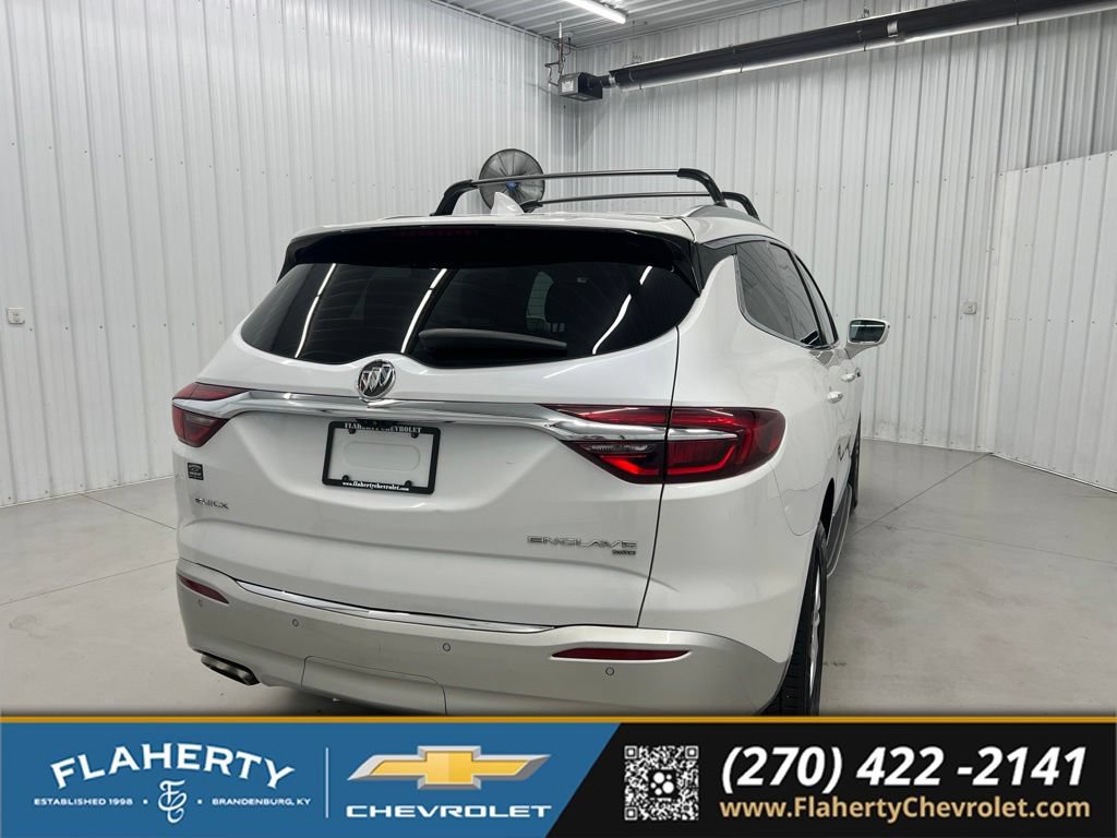 Used 2018 Buick Enclave Premium w/ LPO, Hit The Road Package AWD/4WD image 3