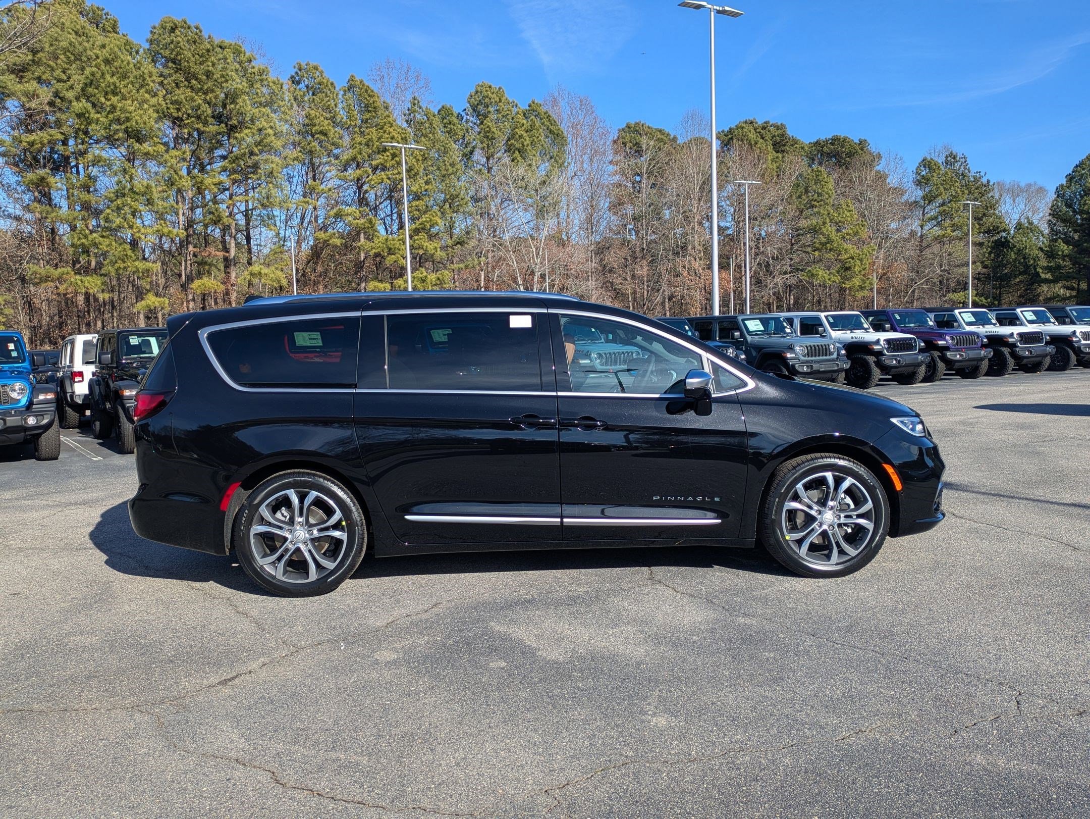 New 2026 Chrysler Pacifica Pinnacle image 4