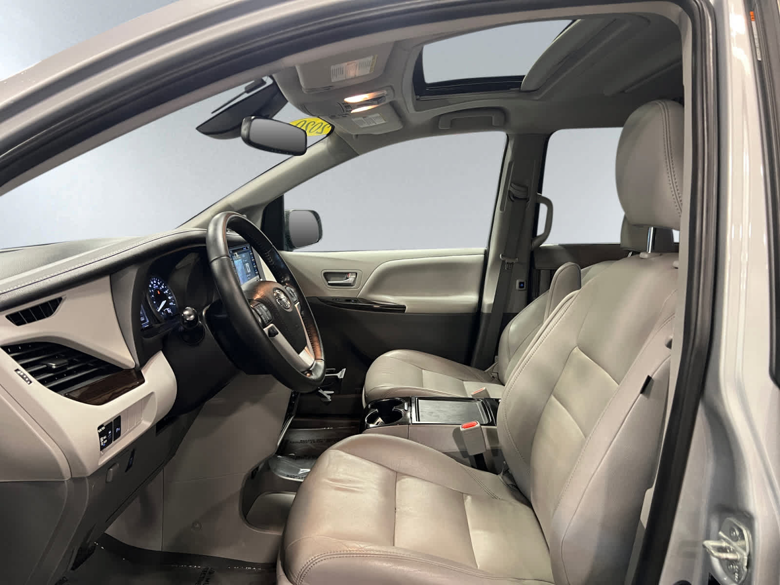 Used 2020 Toyota Sienna XLE Premium AWD/4WD image 10