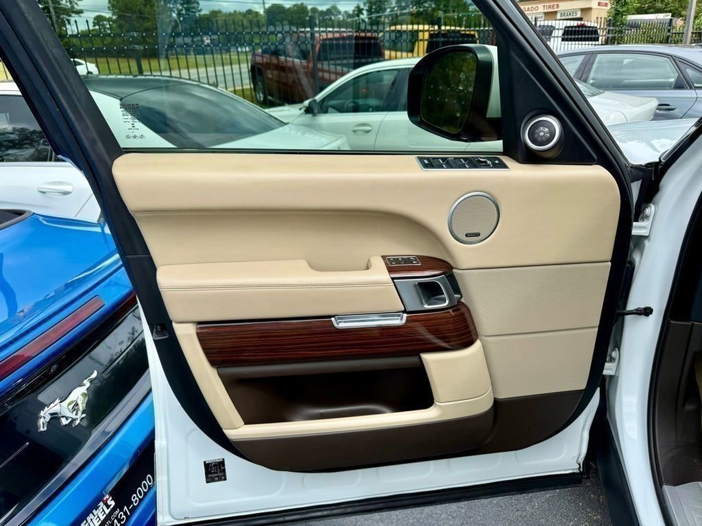 Used 2014 Land Rover Range Rover Supercharged image 12