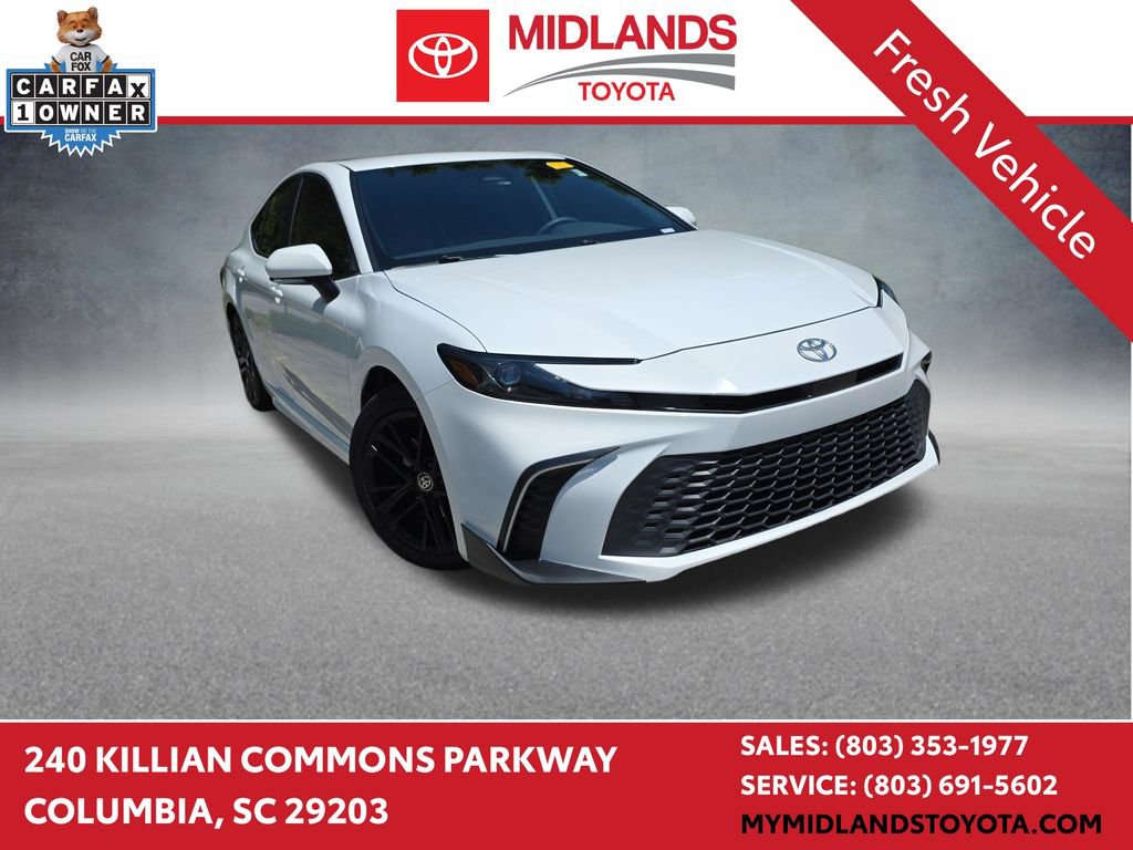 Used 2025 Toyota Camry SE FWD image 1
