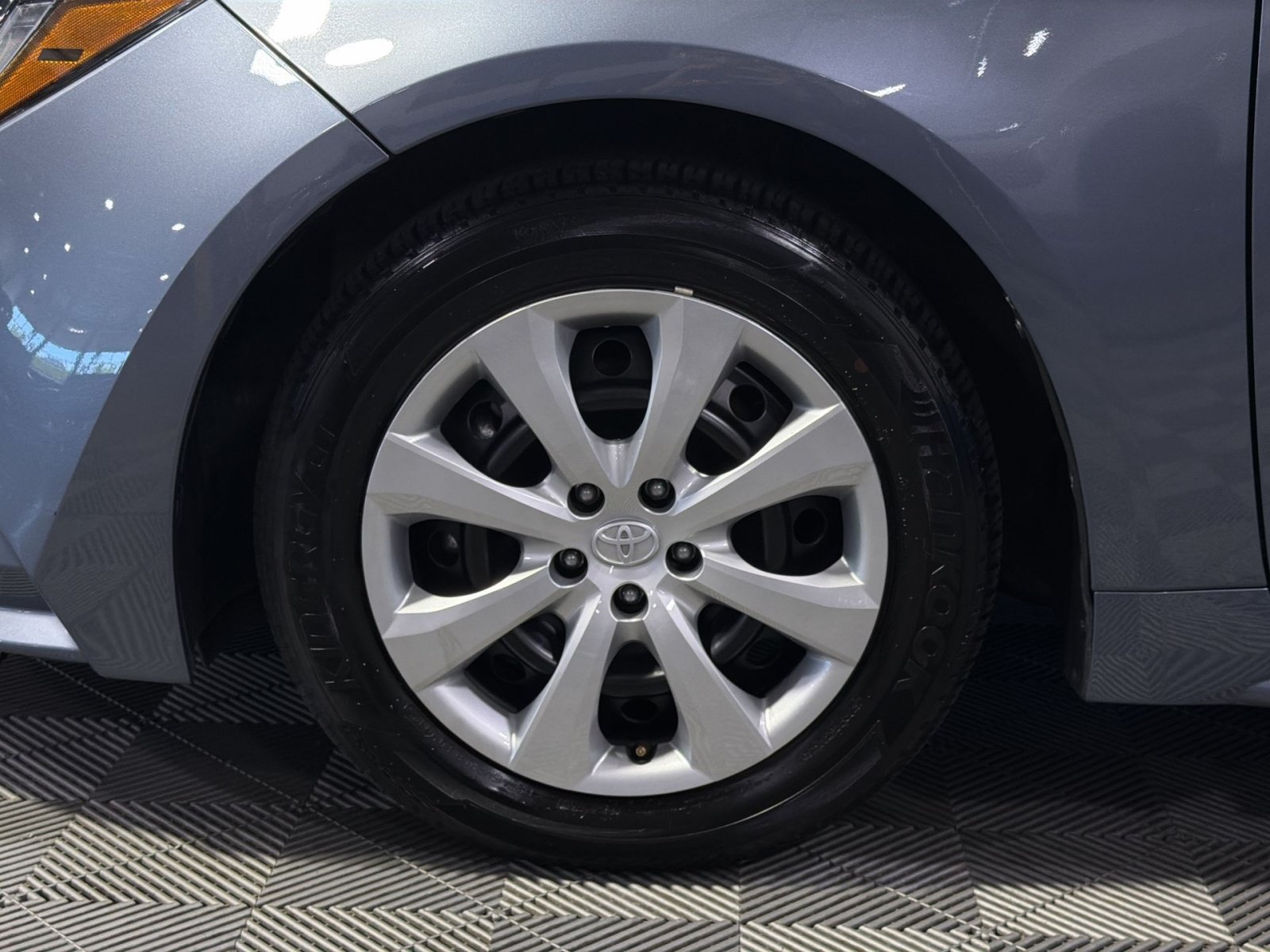 Used 2025 Toyota Corolla LE FWD image 16