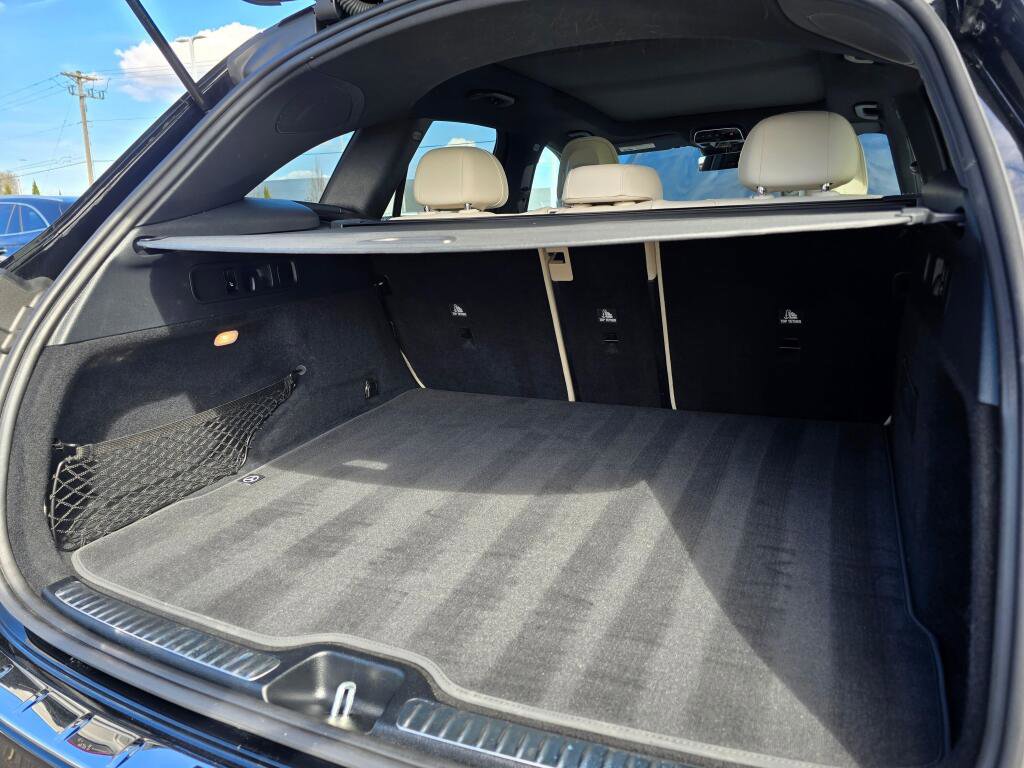 Used 2024 Mercedes-Benz GLC 300 4MATIC w/ Driver Assistance Package image 21