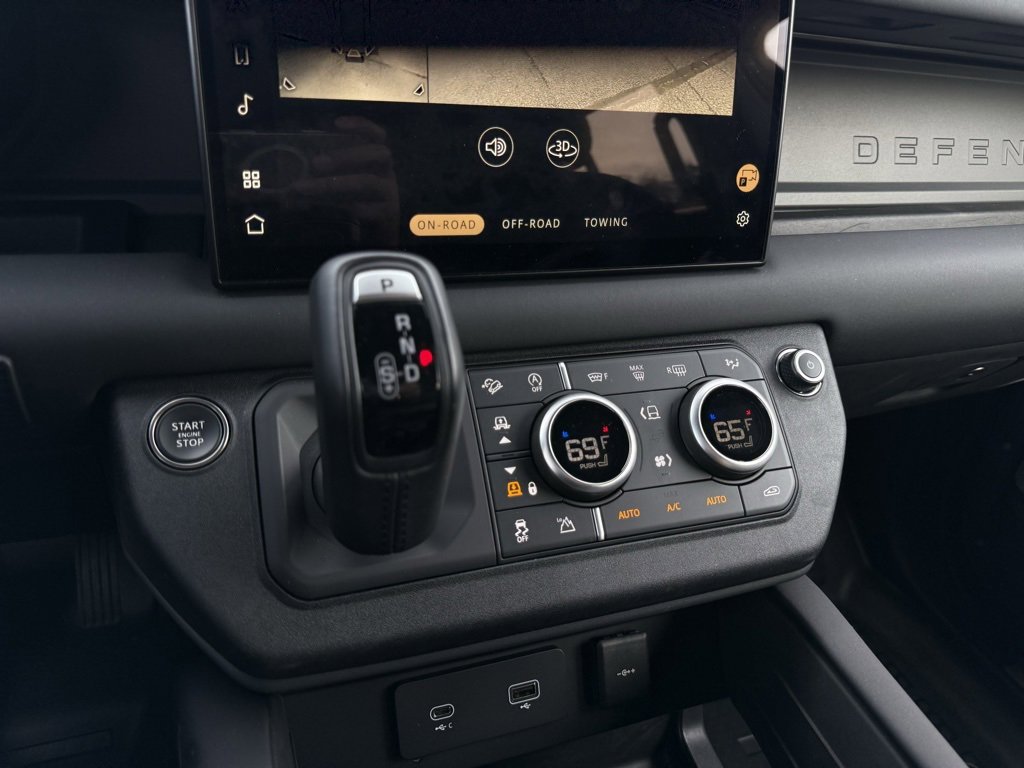 Used 2024 Land Rover Defender 130 X-Dynamic SE image 18