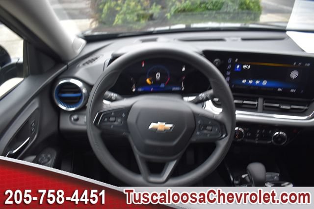 Certified 2025 Chevrolet Trax LT FWD image 24