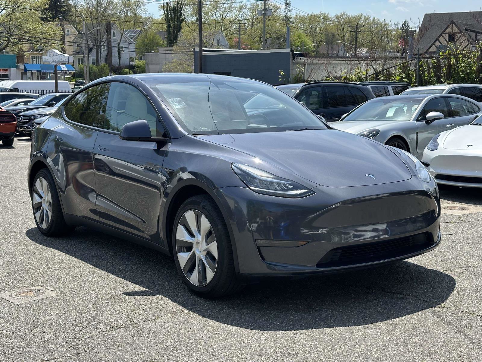 Used 2022 Tesla Model Y Long Range AWD/4WD image 1